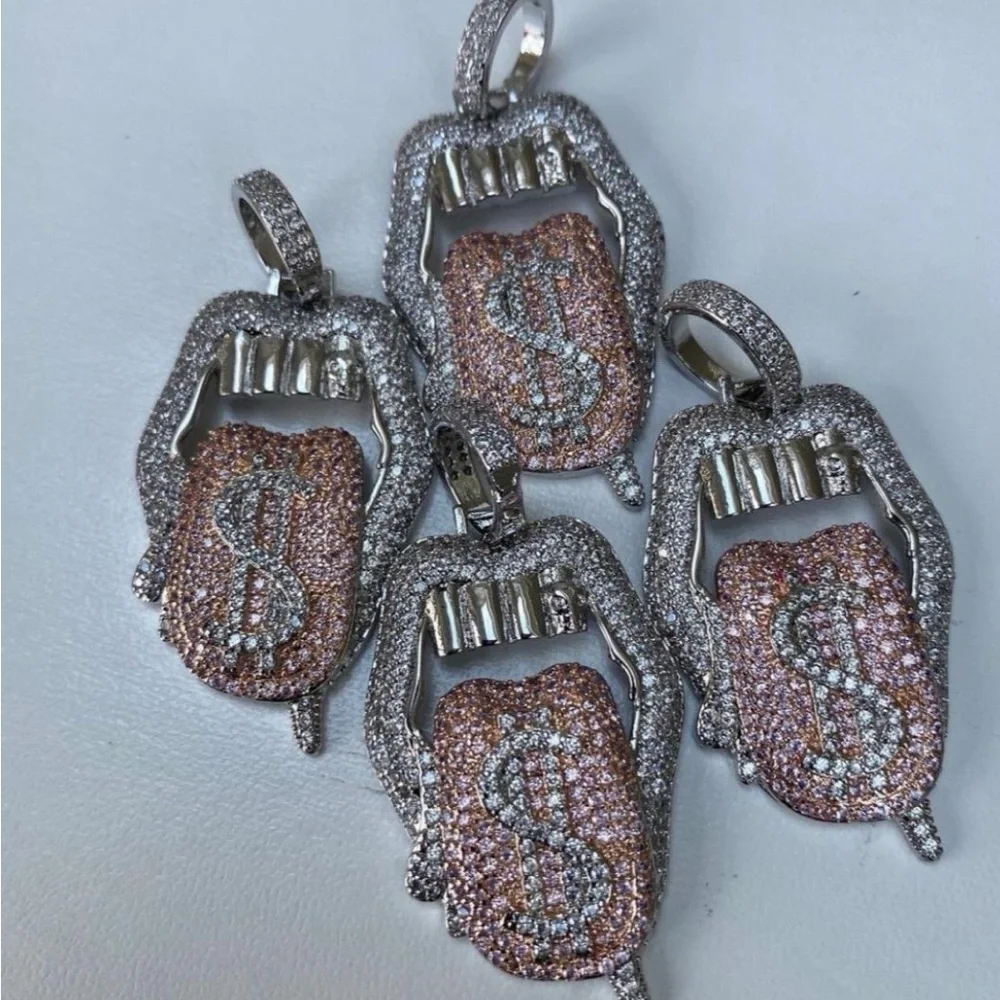 Lip money necklace